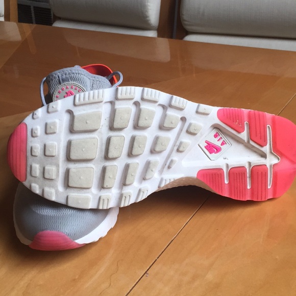 Nike - Picture 3 of 3